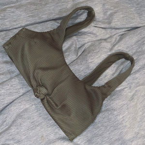 💚Hollister Front-Knot Bikini Top💚